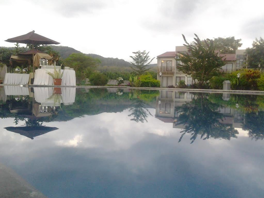 Luwansa Beach Resort Labuan Bajo Exterior photo